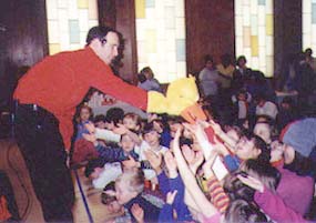 kids feed duck